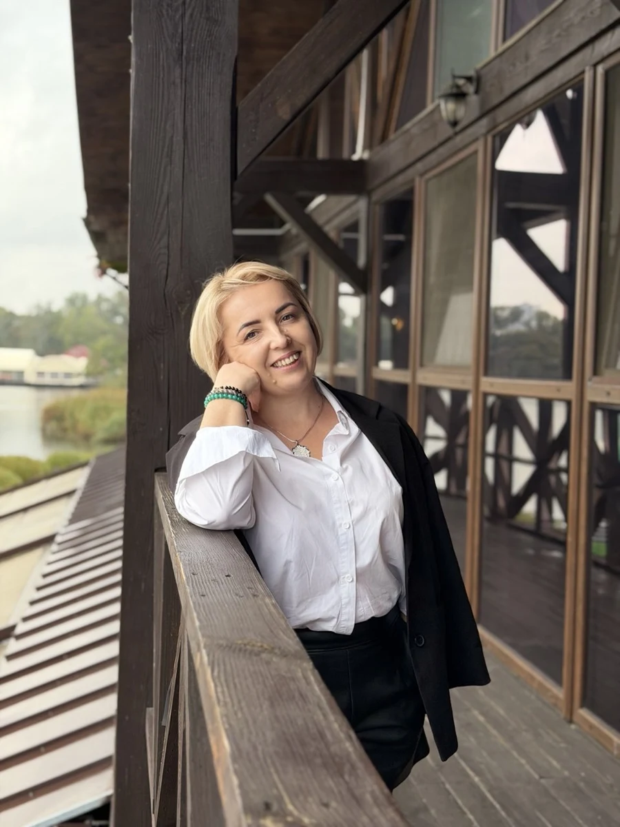 Валентина на відкритій терасі